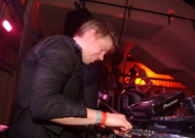 DJ Ferry Corsten vystoup&iacute; na Creamfields.
