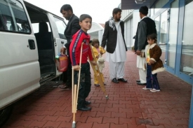 Nemocné afghánské děti přiletěly do Česka v dubnu se svými rodiči.