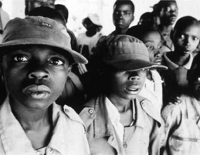 Dětští vojáci v Kongu roku 2002.
