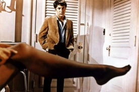 Dustin Hoffman jako čerstvý absolvent ve své první velké roli.
