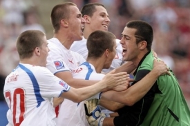 Čeští mladíci se radují z postupu do semifinále světového šampionátu.