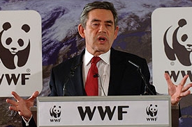 Gordon Brown brojí proti plastům.