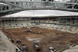 Nově budovaný stadion v pražském Edenu.