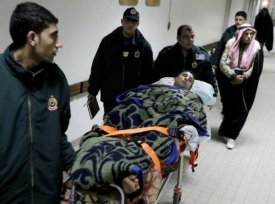 Část zraněných Palestinců je převážena k léčení do Káhiry.