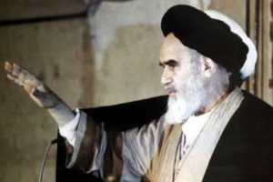 Ajatolláh Kázim Husajní Haírí se skrývá v íránském Komu.