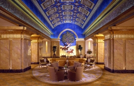Hotel Emirates Palace se chlubí skvostnými interiéry