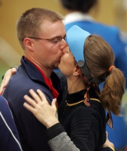 Kateřina na sn&iacute;mku s manželem Matthewem Emmonsem.
