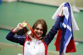 Střelkyně Kateřina Emmons se zlatou olympijskou medailí.