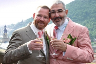 Erichson (vpravo) a jeho drahá polovička v den svatby.