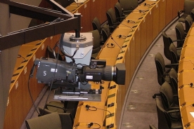 Kamera v plenárním sále EP v Bruselu.