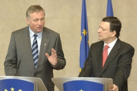 Premiér Topolánek a prezident EK Barroso.