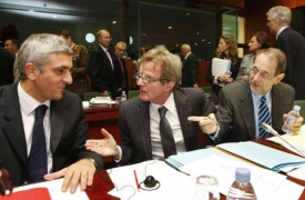 Fr. ministři Molin, Kouchner a šéf dipl. EU Solana v čele jednání.