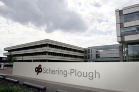 Farmaceutický gigant Merck se chystá koupit Schering-Plough.