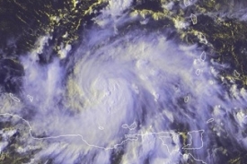 Tropická bouře Felix dosáhla síly hurikánu.