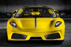 Ferrari 430 Spider 16M dokáže akcelerovat na stovku za 3,7 sekundy.
