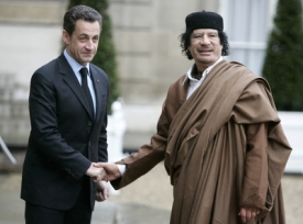 Sarkozy a Kadd&aacute;f&iacute;: je Francie rohožkou pro nohy teroristů?