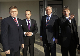 Zleva Robert Fico, Václav Moravec, Mirek Topolánek a Roman Onderka