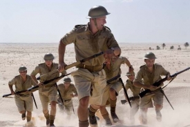 Záběr z filmu Tobruk.