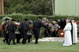 Flickův pohřeb roku 2006.