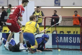 Ilustrační foto: Florbalisté Švédska (ve žlutém) v zápase s Českem.