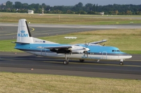 Fokker 50. Na palubě letadla tohoto typu byli teroristé zatčeni.