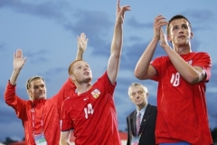 Český tým děkuje divákům po prohraném utkání s Argentinou.