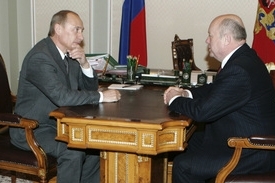 Ruský prezident Vladimir Putin a dosavadní premiér Michail Fradkov