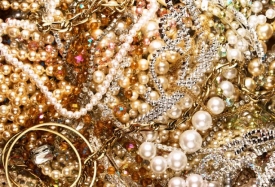 Uloupené šperky budou zřejmě rozebrány a prodány na kusy (ilustrace).