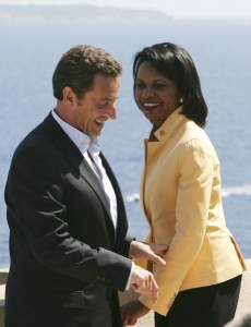 Míroví vyjednávači: Sarkozy a Riceová.