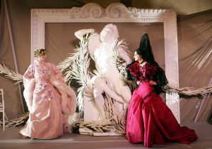 Módní přehlídka na oslavu 60. výročí Dior