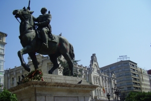 Poslední socha generalísima v kontinentálním Španělsku.