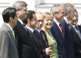 Představitelé světových velmocí na summitu skupiny G8