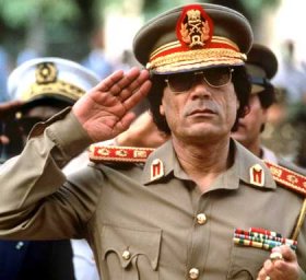 Kaddáfí v plukovnickém