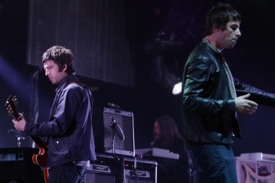 Noel a Liam Gallagherové, pilíře skupiny Oasis.