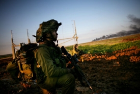 Izraelští vojáci postupně ovládají severní Gazu.