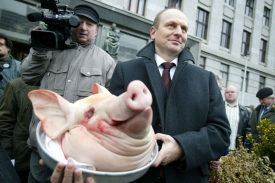 Ministr zemědělství Petr Gandalovič.