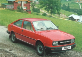 Předchůdcem Rapidu byla Škoda Garde poháněná slabším motorem 1,2 litru.