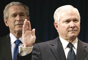 Robert Gates přísahá při vstupu do Bushovy administrativy.