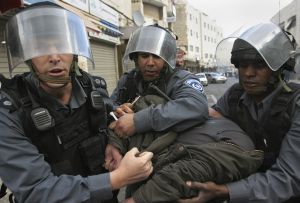 Izraelští policisté hlídají pořádek