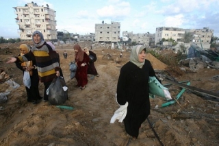Část Palestinců se vrací do svých domovů, nejednou zničených.