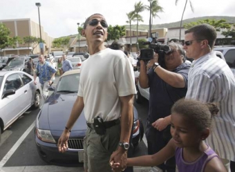 Gaza hoří, Obama v nákupním středisku na Havaji.
