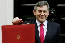 Ministr financí Gordon Brown představuje vládní rozpočet