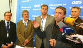 Pavel Bém na tiskové konferenci na pražském magistrátě.