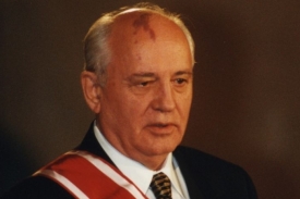 Michail Gorbačov (archivní foto z návštěvy v Praze).