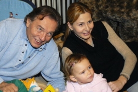 Karel Gott s partnerkou Ivanou a dcerou Charlottou