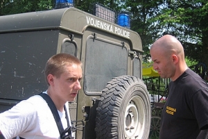 Vojenská policie chodí kontrolovat aktivisty na kótu každý den.