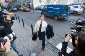 Čerstv&yacute; advok&aacute;t Gross podnik&aacute; tak&eacute; v energetice.