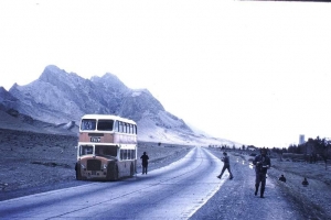 Autobus na cestě do Kandaháru.