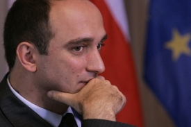 Odvolání členů vlády v pátek oznámil premiér Grigol Mgaloblišvili.