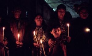 Indiáni z kmene Ixil pohřbívají pozůstatky z hromadných hrobů